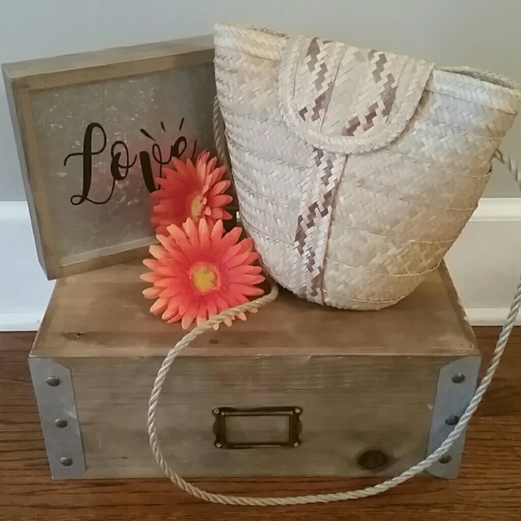 Handbags - BOHO Straw Bucket Purse